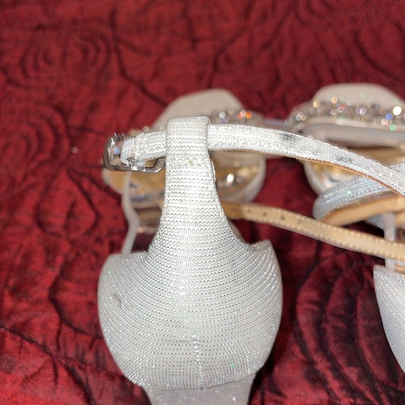 Badgley Mischka Alexa Embellished Bock Heel Sandals. SZ 7 - Picture 4 of 5